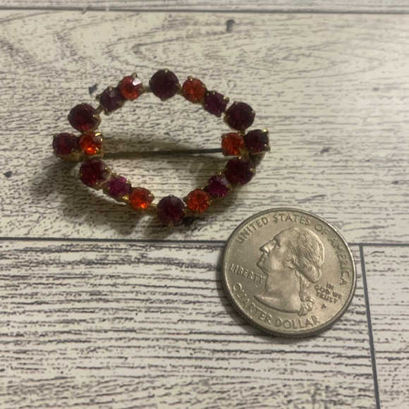 Vintage Red & Fuchsia rhinestone oval brooch - Picture 8 of 8